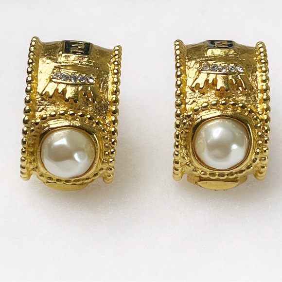 Vintage Fendi Crown Pearl Gold Tone Chunky Clip On Earrings 1” x 5/8” - Picture 4 of 6
